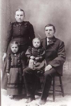 Family of Lydia (Isaak) and Jakob Braun