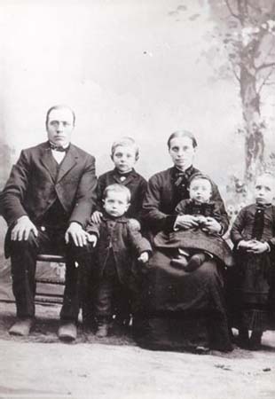 Family of Wilhelmina (Isaak) and Gottlieb Winter 
